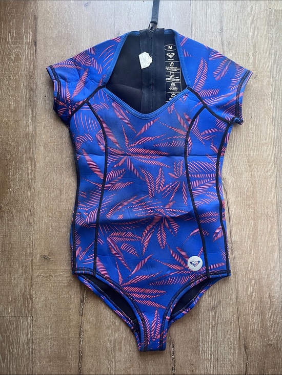Roxy Other - Roxy Blue palm leaves short sleeve springsuit